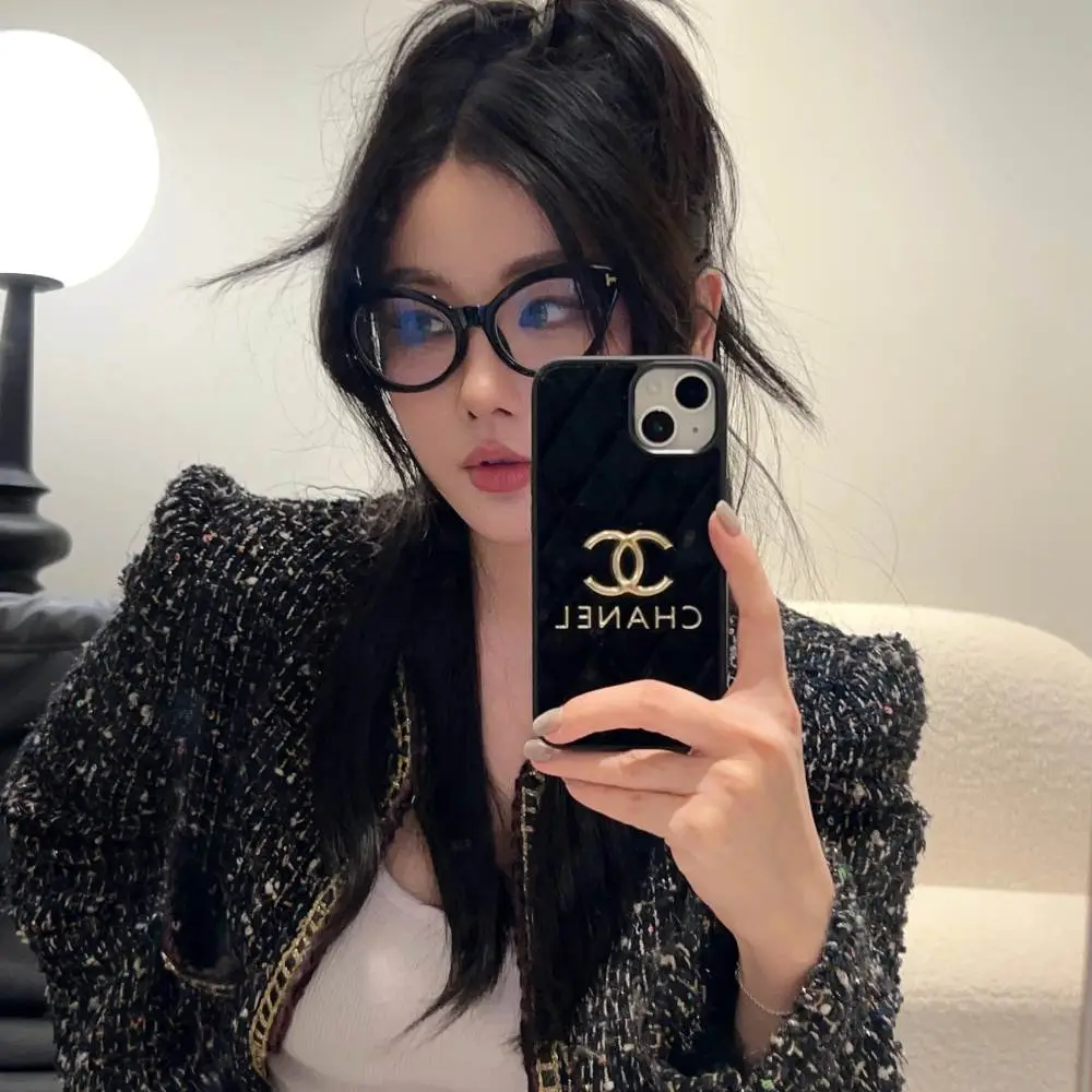 Luxurious Velvet Case Chane* - iPhone