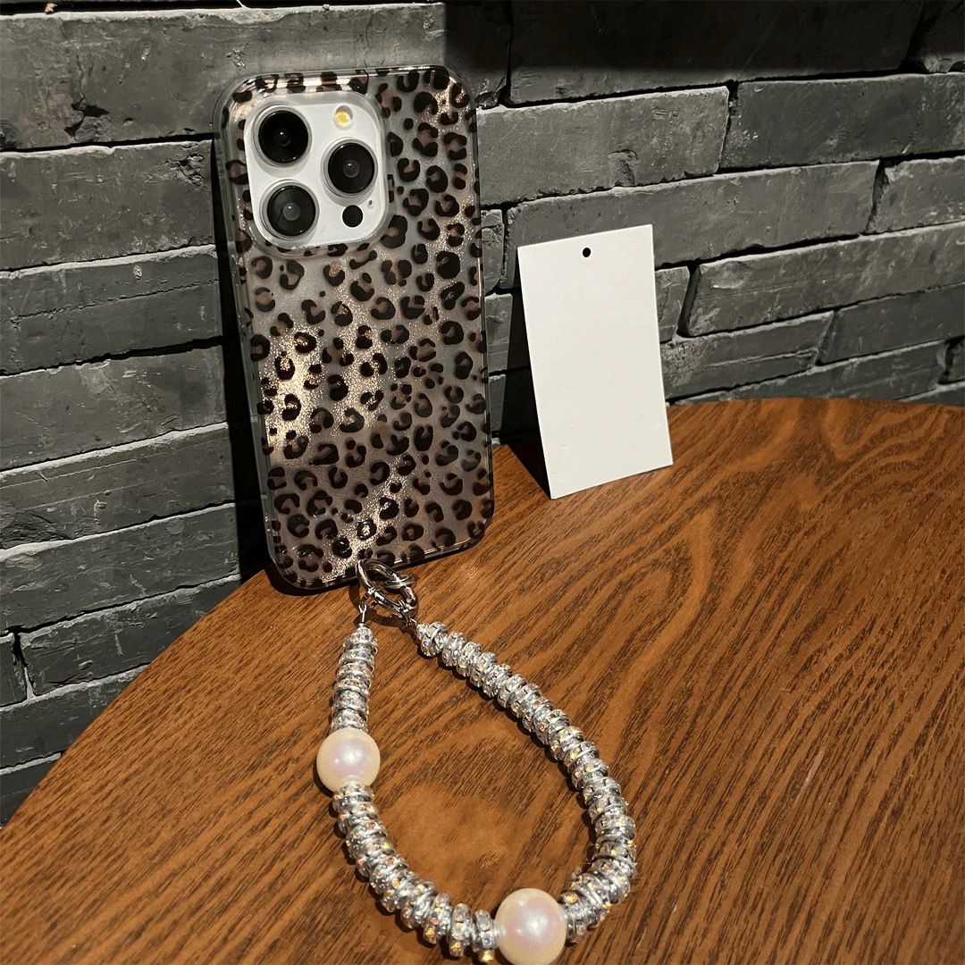 Glamour Wild Case With Charm - iPhone